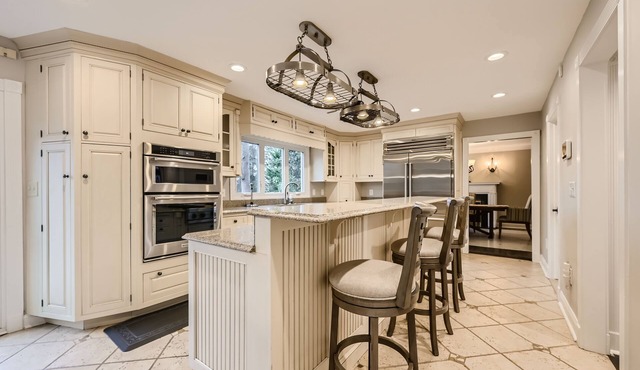 Charming 4-bedroom house with WiFi and AC. The beach is your backyard!