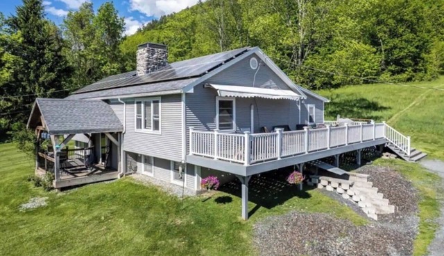 Charming 4-bedroom house with big yard in Poultney