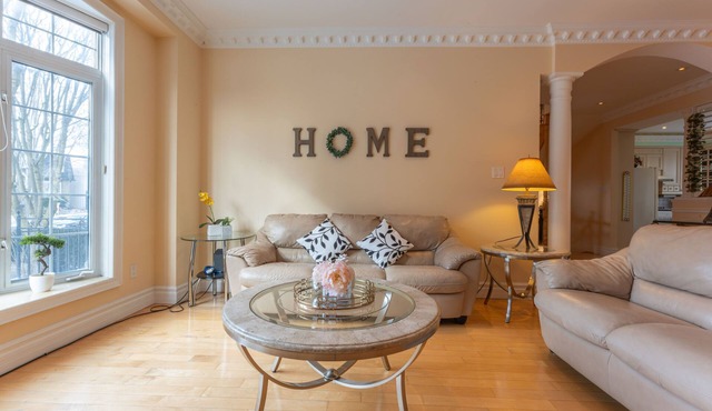 Charming 4-bedroom house in lovely Toronto with AC, WiFi