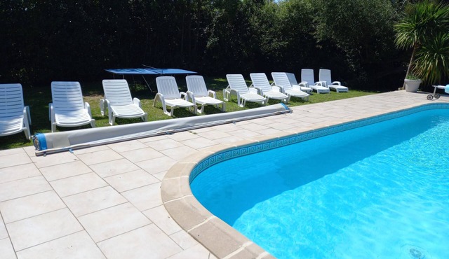 Charming 4-bedroom house in Lairoux with WiFi and Pool