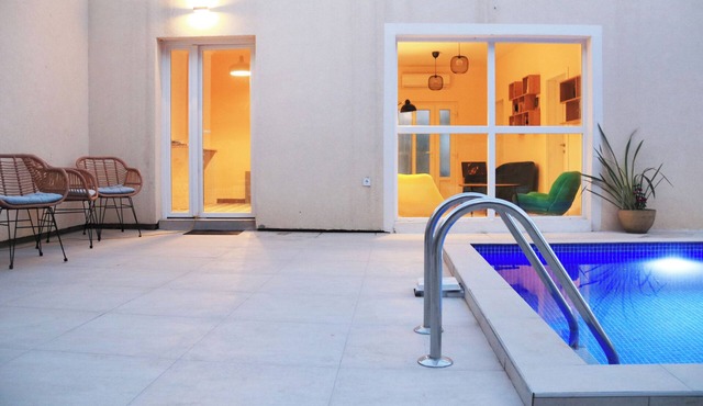 Charming 4-bedroom house with pool view, surrounded by a garden in Rukavac, Vis