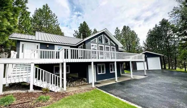 Charming 4-bedroom house with AC, WiFi in Cascade