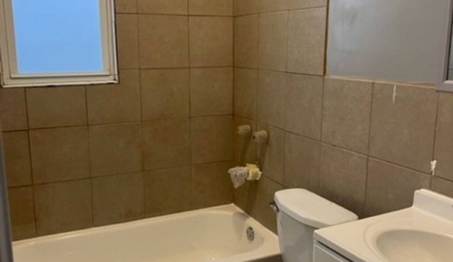Charming 4-bedroom house with AC and WiFi in fabulous Chicago