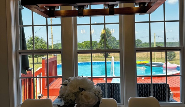 Charming 4-bedroom house with pool. WiFi and AC in Clayton