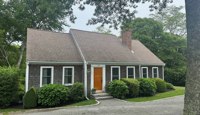 Charming 4-bedroom house with AC and WiFi steps from Wequassett Resort