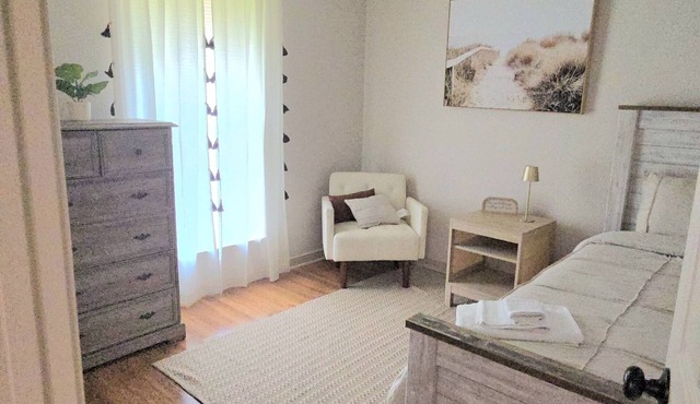 Charming 4-bedroom house with AC and private fenced backyard in Marrero, LA