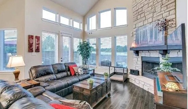 Charming 4-bedroom house with AC and fitness room in Roanoke