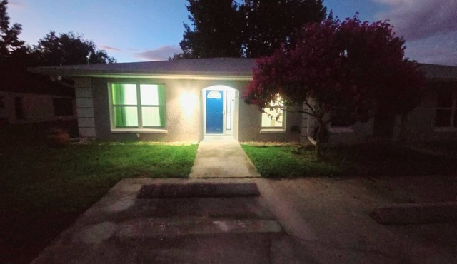 Charming 4-bedroom house with WiFi, AC in fantastic Sebring