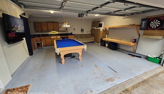 Charming 4-bedroom house with pool and game room!