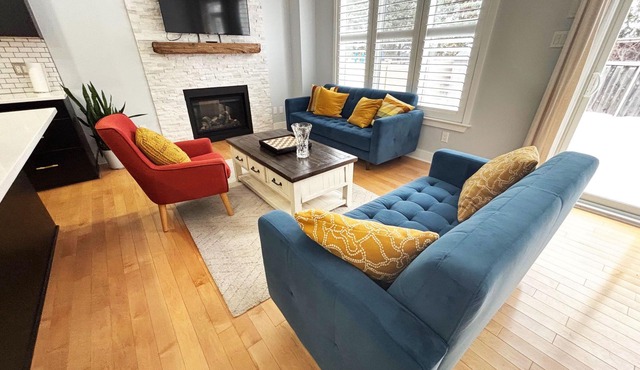 Charming 4-bedroom house with WiFi and AC in welcoming Ottawa