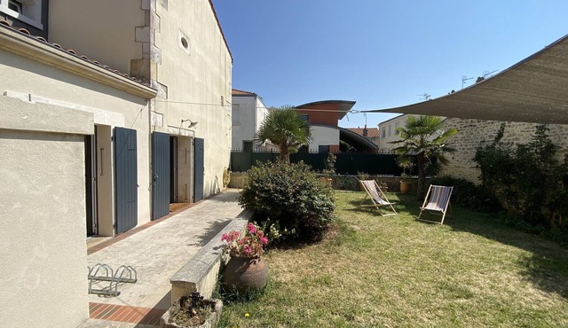 Charming 4-Bedroom House Near Beaches with Garden and Modern Amenities