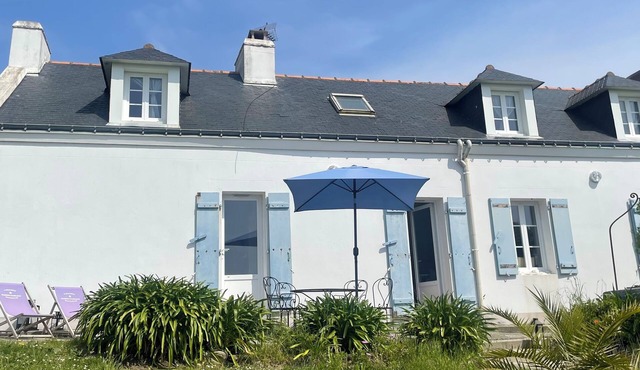 Charming 4-bedroom house on the heights of Sauzon, private parking