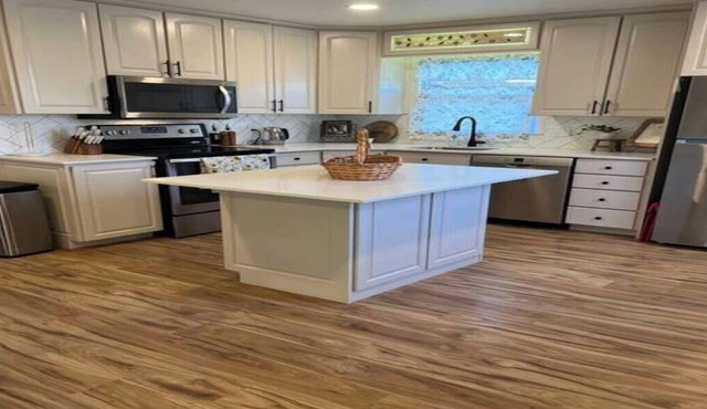 Charming 4 Bedroom House In The Heart of Sandy!