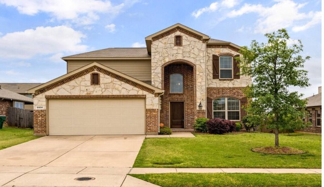 Charming 4-bedroom house in delightful Aubrey with AC
