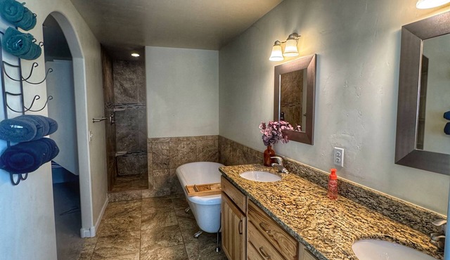 Charming 4-bedroom house with AC, WiFi in Casper