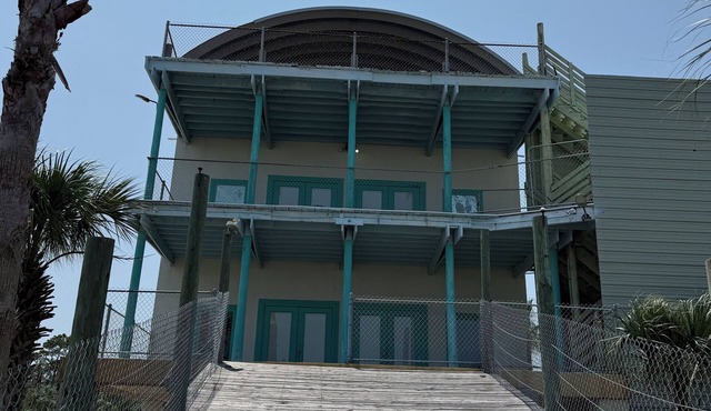 Charming 4-bedroom house close to Dauphin Island white sandy beaches