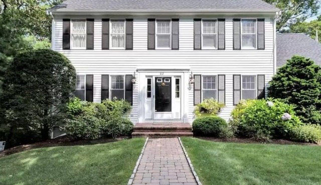 Charming 4-bedroom house with WiFi and AC in delightful Dennis