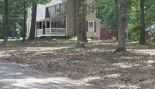 Charming 4-bedroom house in a tranquil wooded location