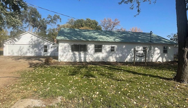 Charming 4-bedroom house located in a peaceful setting in Lynch