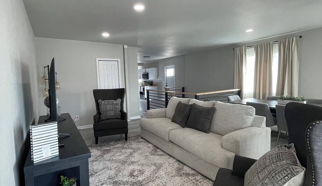 Charming 4-bedroom house with AC, WiFi in delightful Pueblo