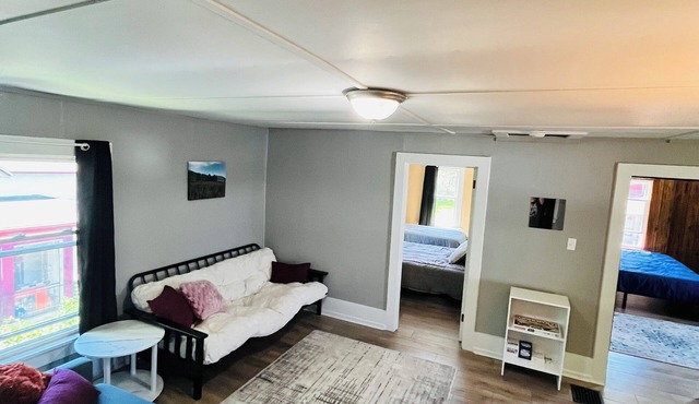 Charming 4-bedroom house with AC, WiFi in enchanting Erie