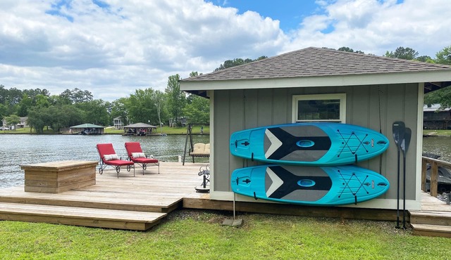 Charming 4-bedroom lake house a stone's throw from beautiful Lake Sinclair