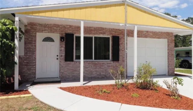 Charming 4-bedroom Pool Home in Sarasota Fl