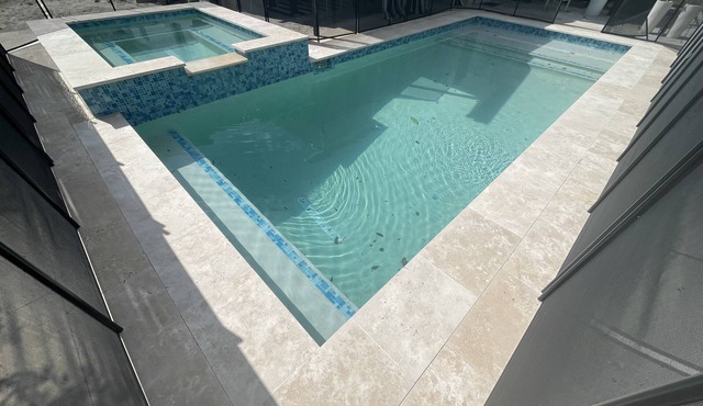 Charming 4 Bedroom Pool House - Miami Design District - 10 mins to Miami Beach.