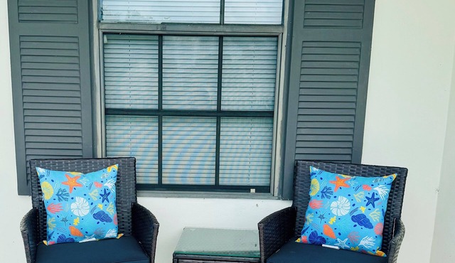 Charming 4-bedroom Pool house with WiFi, king bed, AC in lovely Orlando