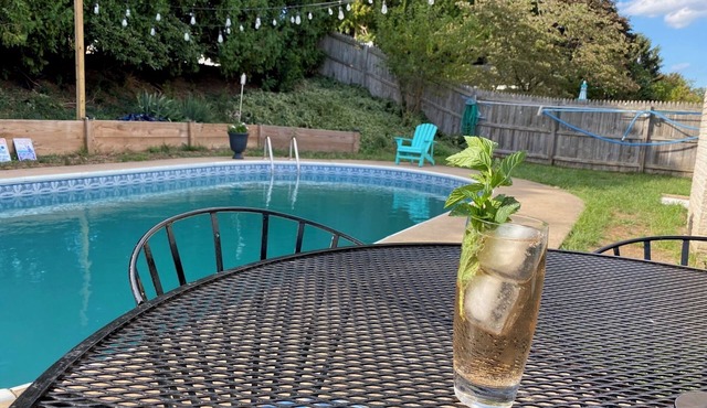 Charming 4-Bedroom Retreat w/Pool & Playroom, Near Hersheypark & Harrisburg