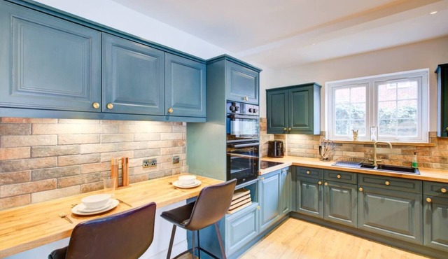 Charming 4 Bedroom Retreat in Upscale Brentwood