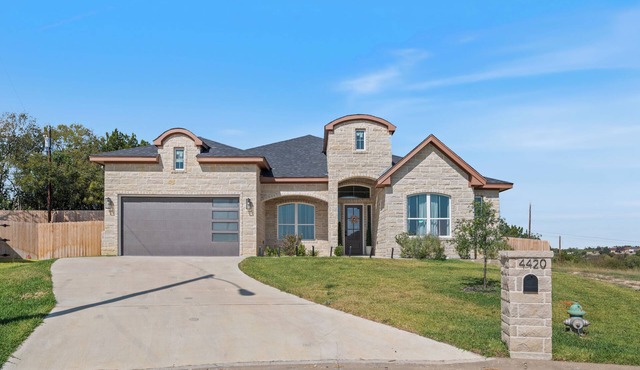 Charming 4-bedroom Retreat Near Baylor Hospital & VA Hospital