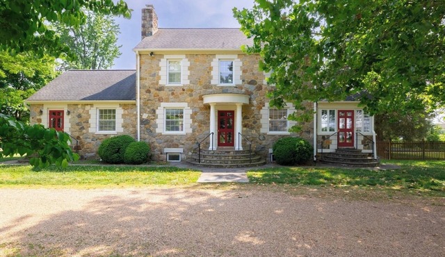 Charming 4-bedroom Stonehouse