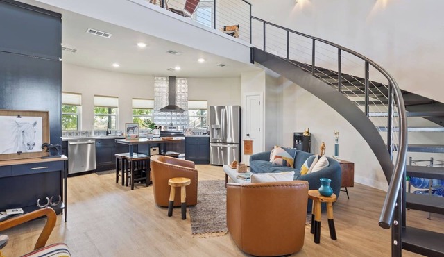 Charming 4-bedroom Silo house with WiFi, AC.