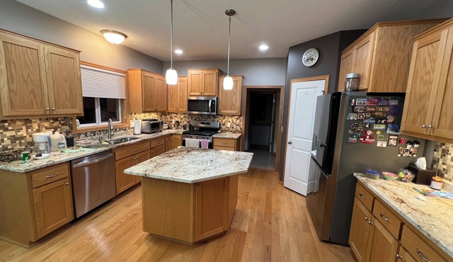 Charming 4-bedroom single family house with AC, WiFi in lovely Shakopee