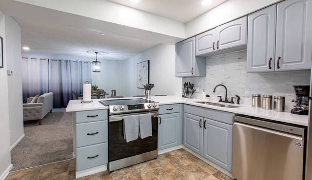 Charming 4-bedroom Townhouse 25 min from Denver