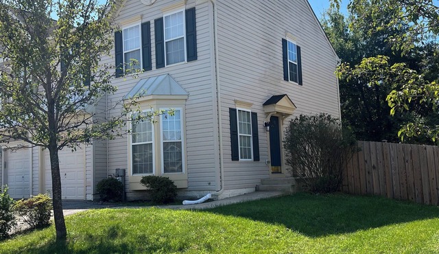 Charming 4-bedroom townhome with WiFi and AC in lovely Odenton.