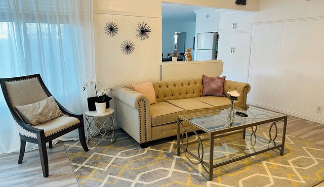 Charming 4-bedroom house with WiFi, AC in wonderful Baldwin Park