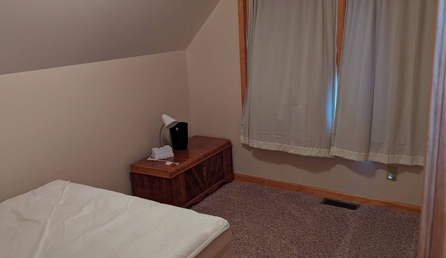 Charming 4-bedroom Saint Mary's Lake house in Battle Creek