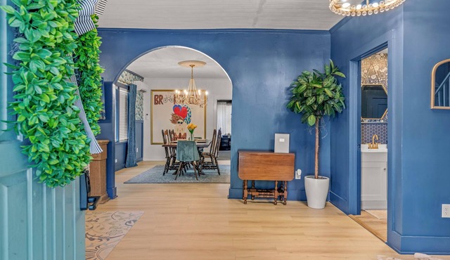 Charming 4-bedroom house in historic downtown Brooksville