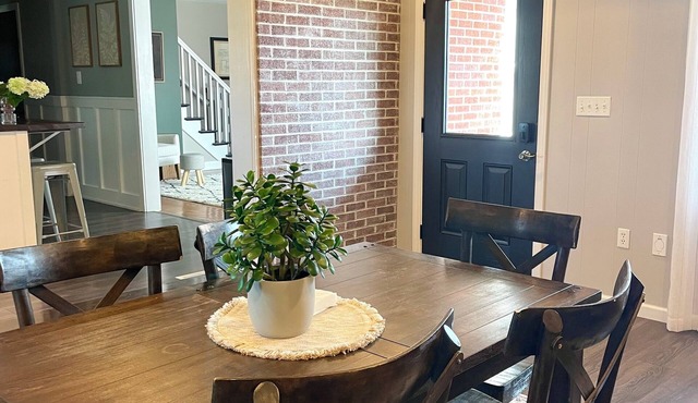 Charming 4-bedroom cottage with peaceful country view in Chambersburg.