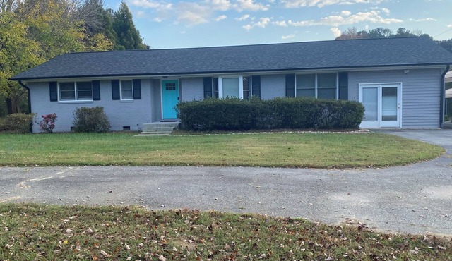 Charming 4-Bedroom Retreat Near UNC