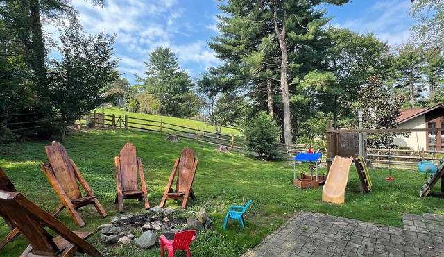 Charming 4-bedroom house in Gaithersburg with WiFi and AC and fenced in yard!