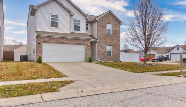 Charming 4-bedroom house with AC and WiFi in lovely Indianapolis