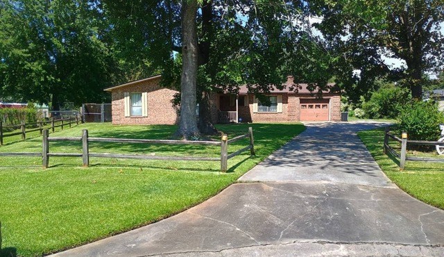 Charming 4-bedroom house with AC, WiFi in lovely Jacksonville