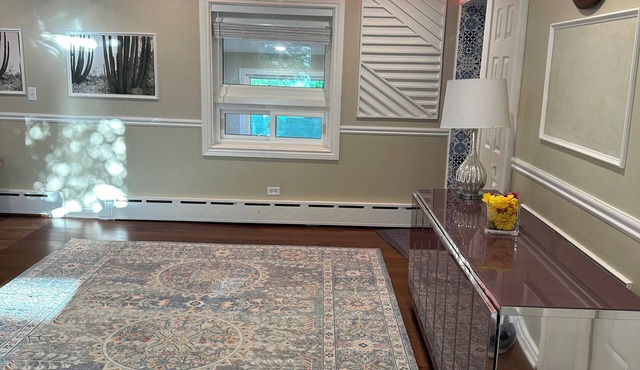 Charming 4-bedroom house in Libertyville with WiFi and AC
