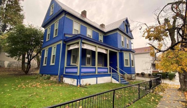 Charming 4-bedroom family friendly house in Monongahela. Make yourself at home!