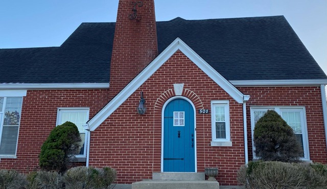 Charming 4-bedroom cottage with WiFi, AC in brilliant Munfordville