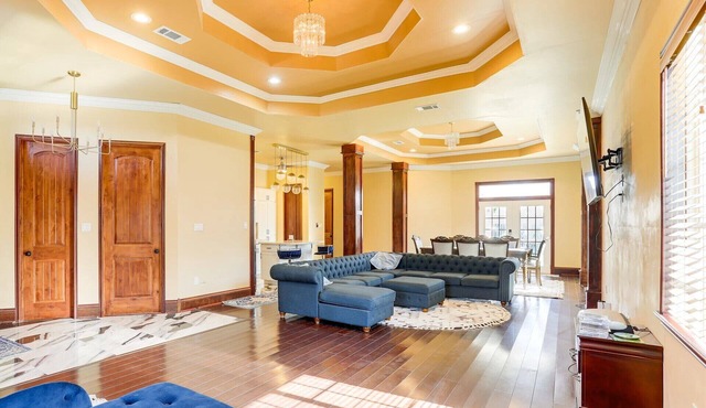 Charming 4-bedroom bungalow with WiFi and AC in vibrant New Orleans