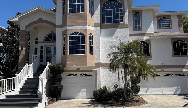 Charming 4-bedroom waterfront home in Palm harbor, Florida
